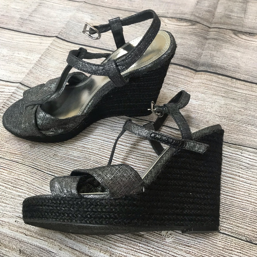 White House Black Market Linen Wedge